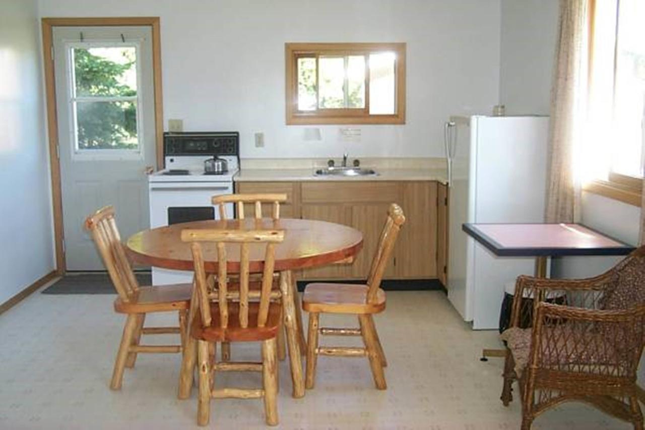 Wee Point Resort Manitowaning Camera foto